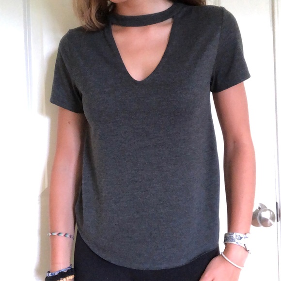 Gray cutout choker T-shirt - Picture 5 of 8